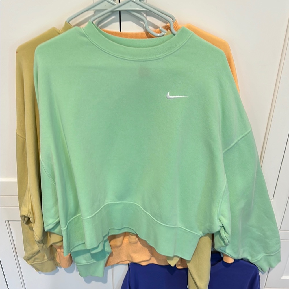 Nike Lot of 4 Phoenix Sweatshirts! Great Colors like new!